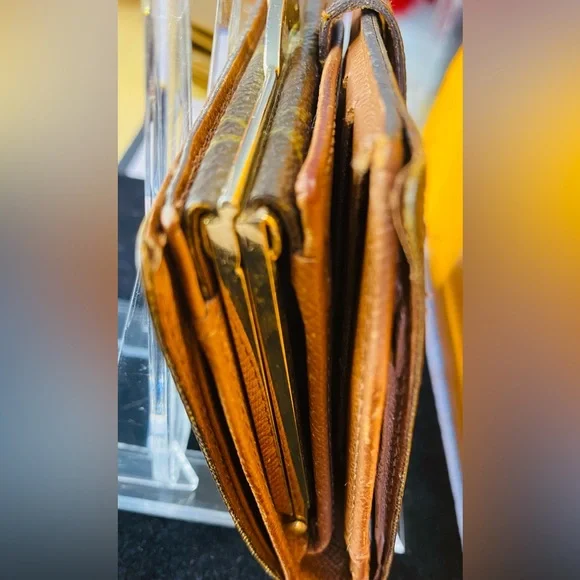 Louis Vuitton Vintage Viennois Wallet with Kisslock. Authentic and rare. - Picture 15 of 17